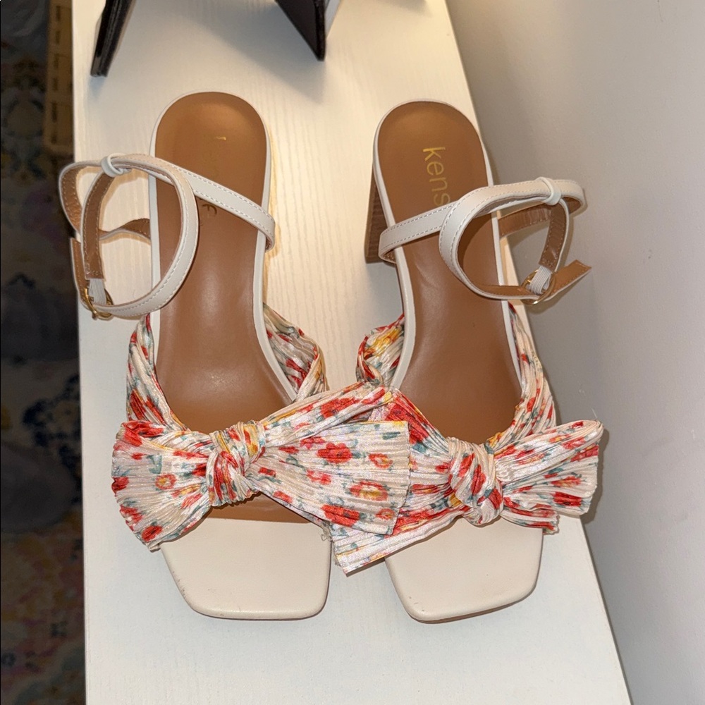 Kensie Women's White Floral Heels